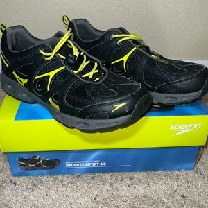 Speedo men’s shoes very comfortable athletic shoes, black n yellow neon , size 9